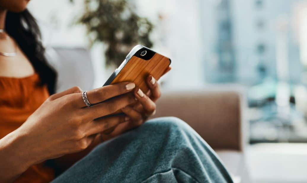 vrouw met smartphone