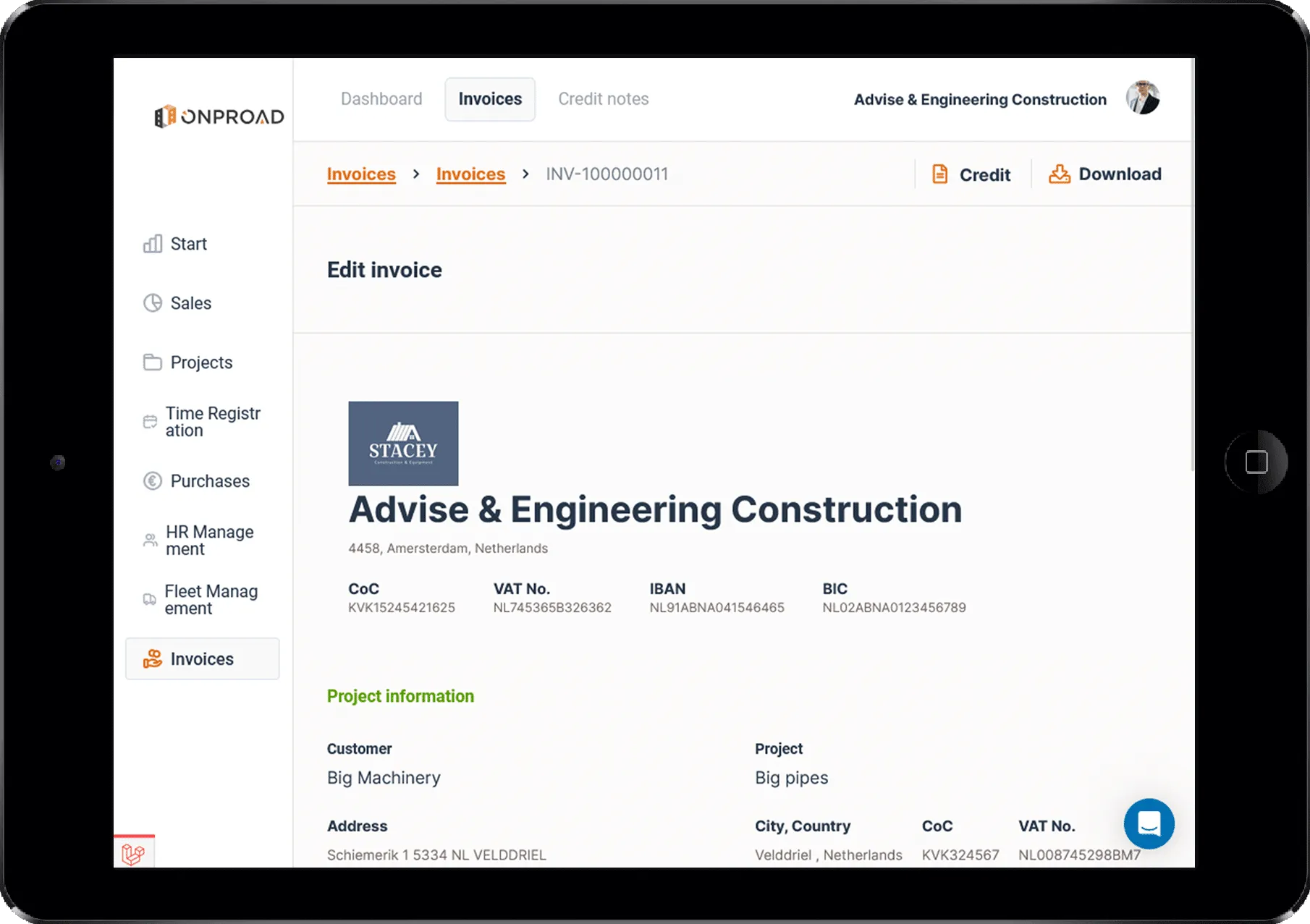 Een digitale weergave van een factuur met details van het project en klantinformatie voor Advies & Engineering Construction.
