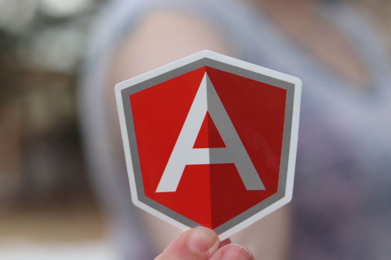 Angular-applicatie met TypeScript-componenten en API-koppelingen