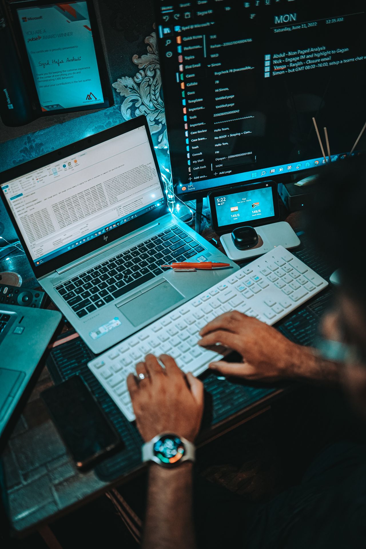 Azure developer werkt aan cloudsoftware en deployment