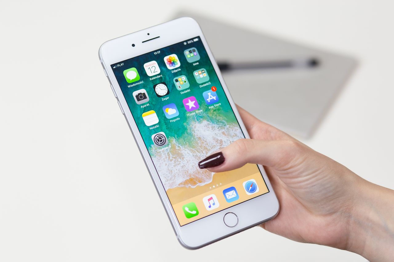 Developer werkt aan Swift-code voor een native iOS-applicatie