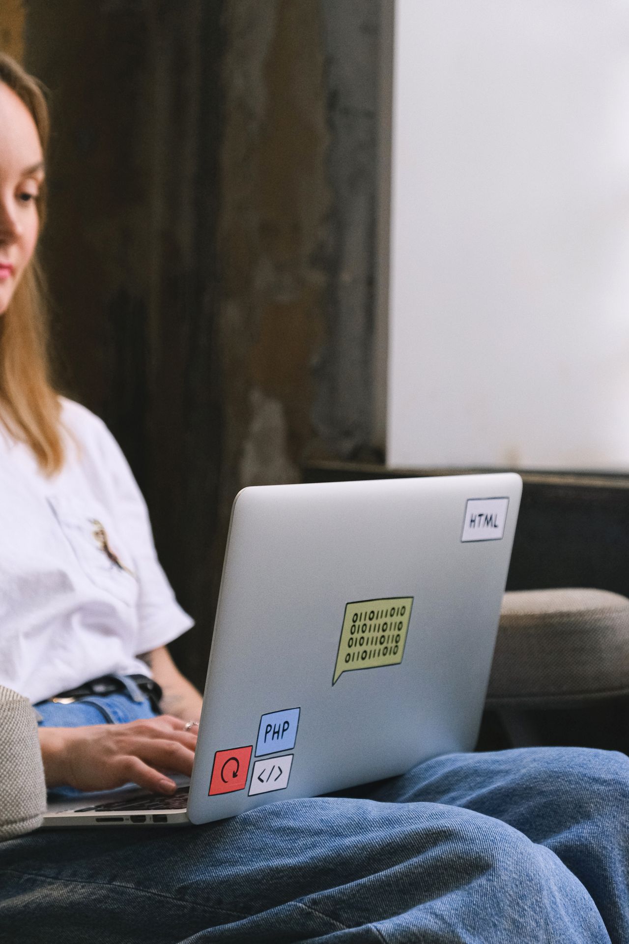PHP developer werkt aan backendsoftware